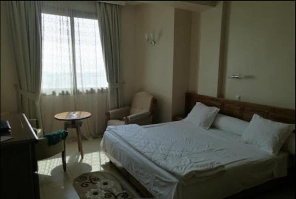 Cristal Hotel Bejaia Exterior photo